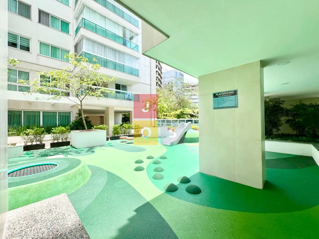Furnished 4-bedroom suite apartment with 156 m² — photo 147