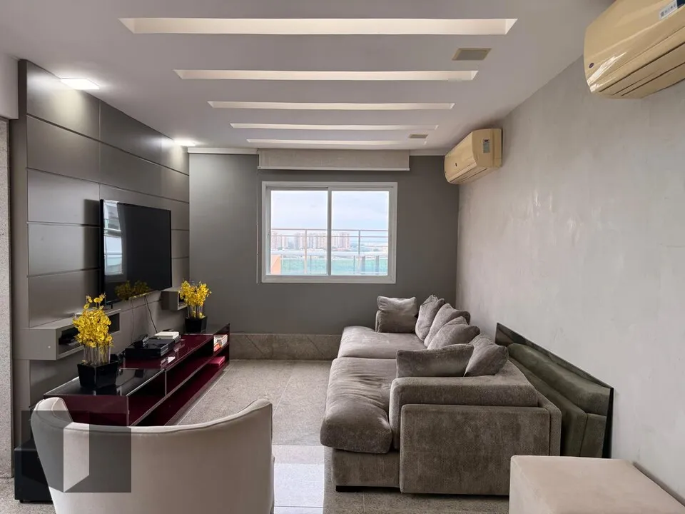 Furnished penthouse with 4 bedrooms and 3 bathrooms — photo 39