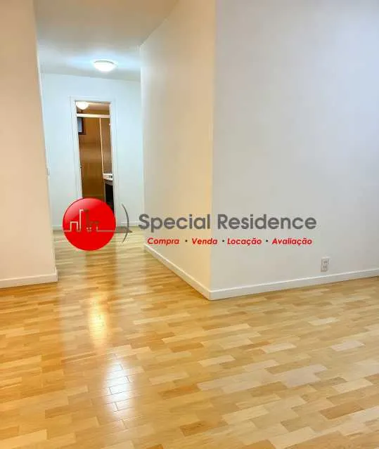 Wood or laminate floors in a 3-bedroom apartment, 120 m² — photo 10