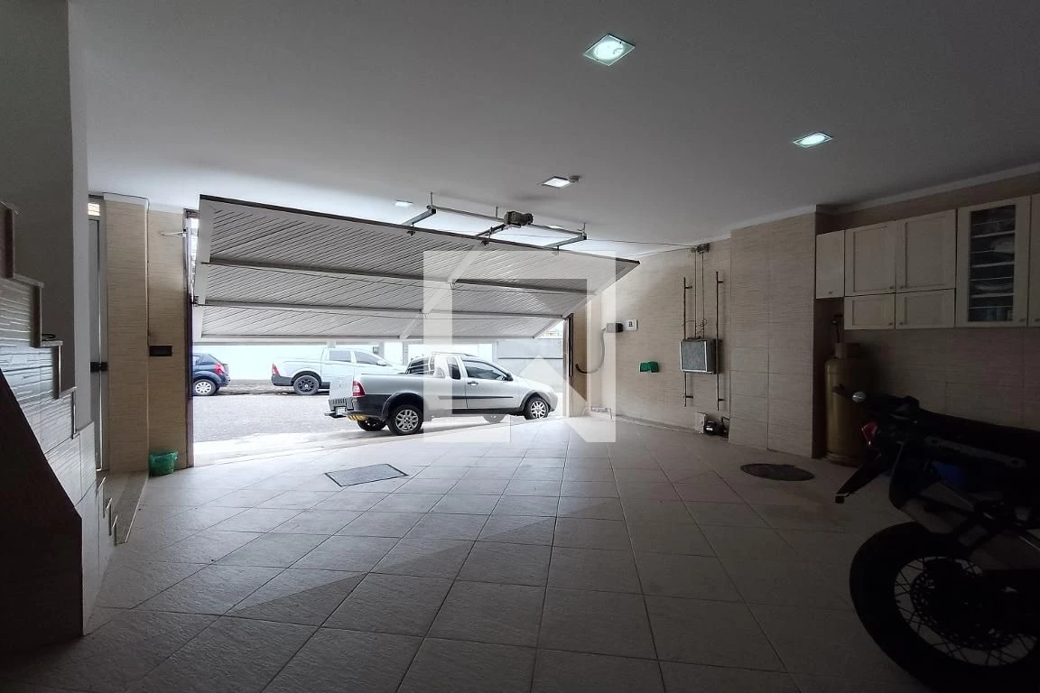 460 m² house with a water view and a private pool — photo 81