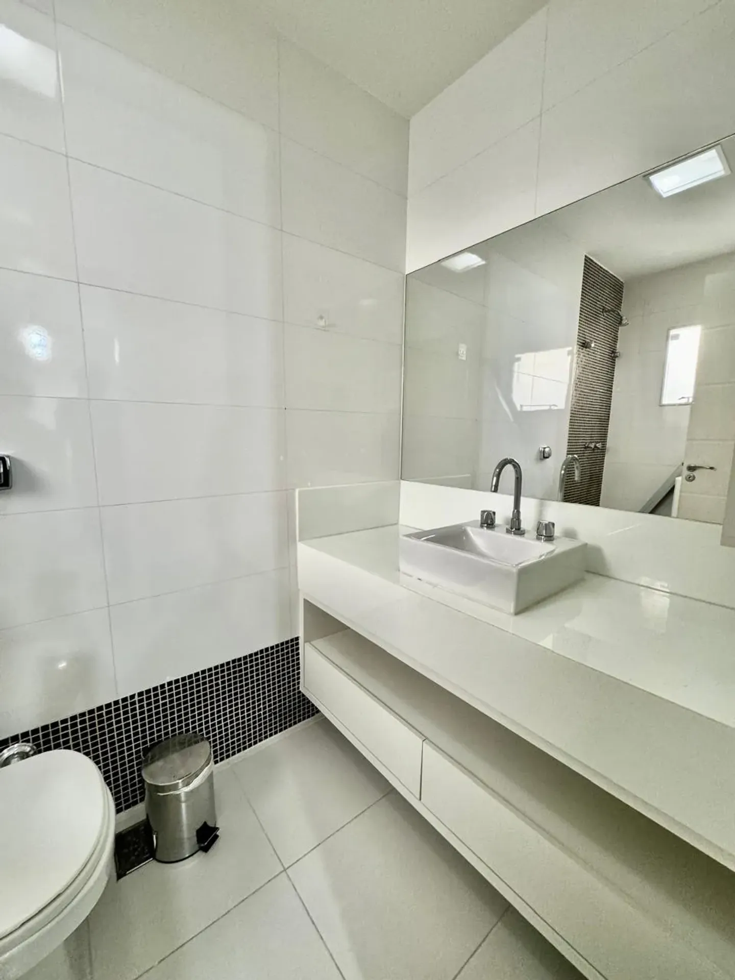 Furnished house with 5 bedrooms and open-plan kitchen — photo 22