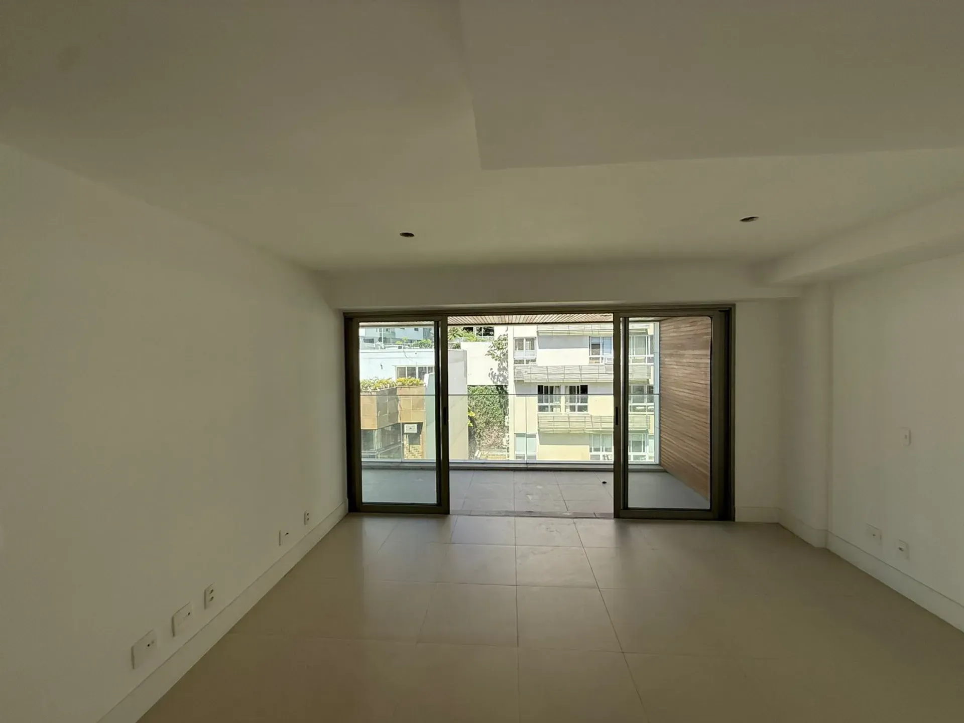 Apartment with balcony, 3 bedrooms and 2 parking spots — photo 4