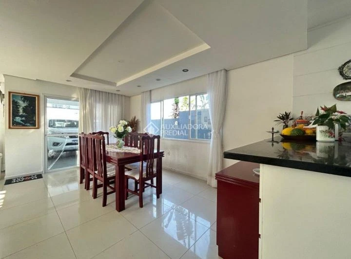 Furnished 465 m² house with 4 bedrooms and 2 suites — photo 7