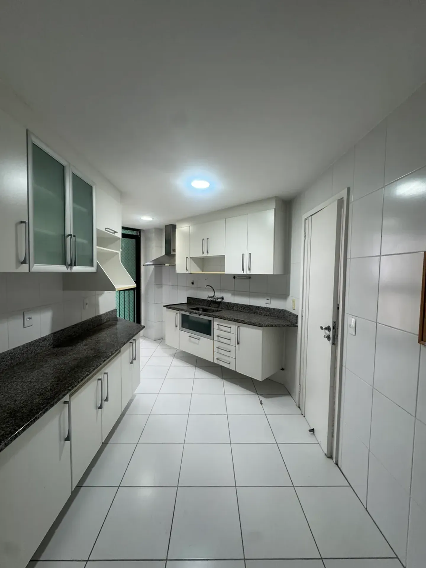 Apartamento de 2 quartos com varanda de vidro — photo 2