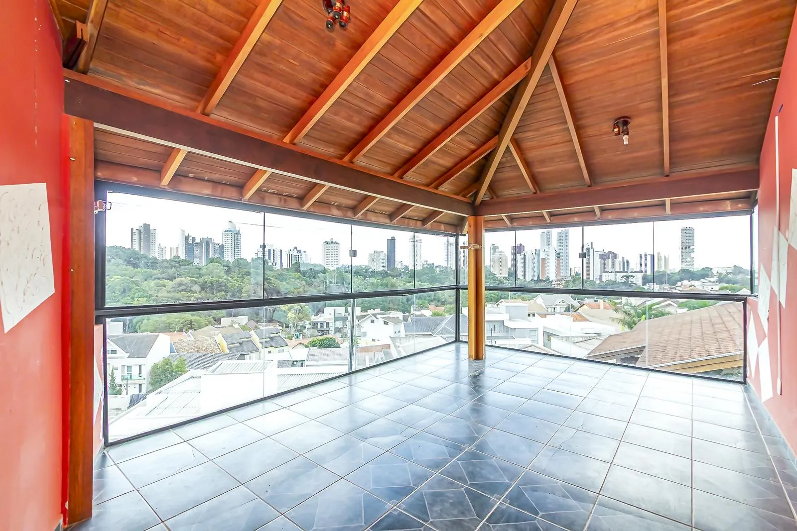 3-bedroom house with a separate kitchen and gas stove — photo 32