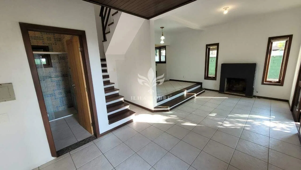 House with 3 bedrooms and an en-suite plus 2 parking