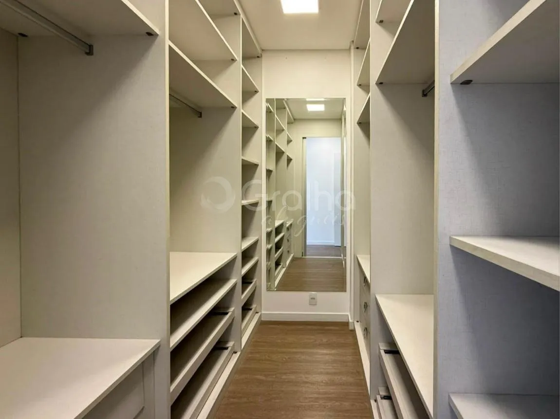3-bedroom apartment with a glass-enclosed balcony — photo 5