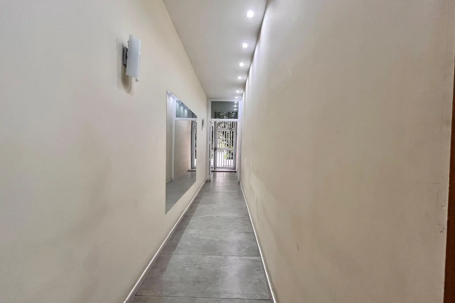 Furnished apartment, 70 m², with a home office — photo 37