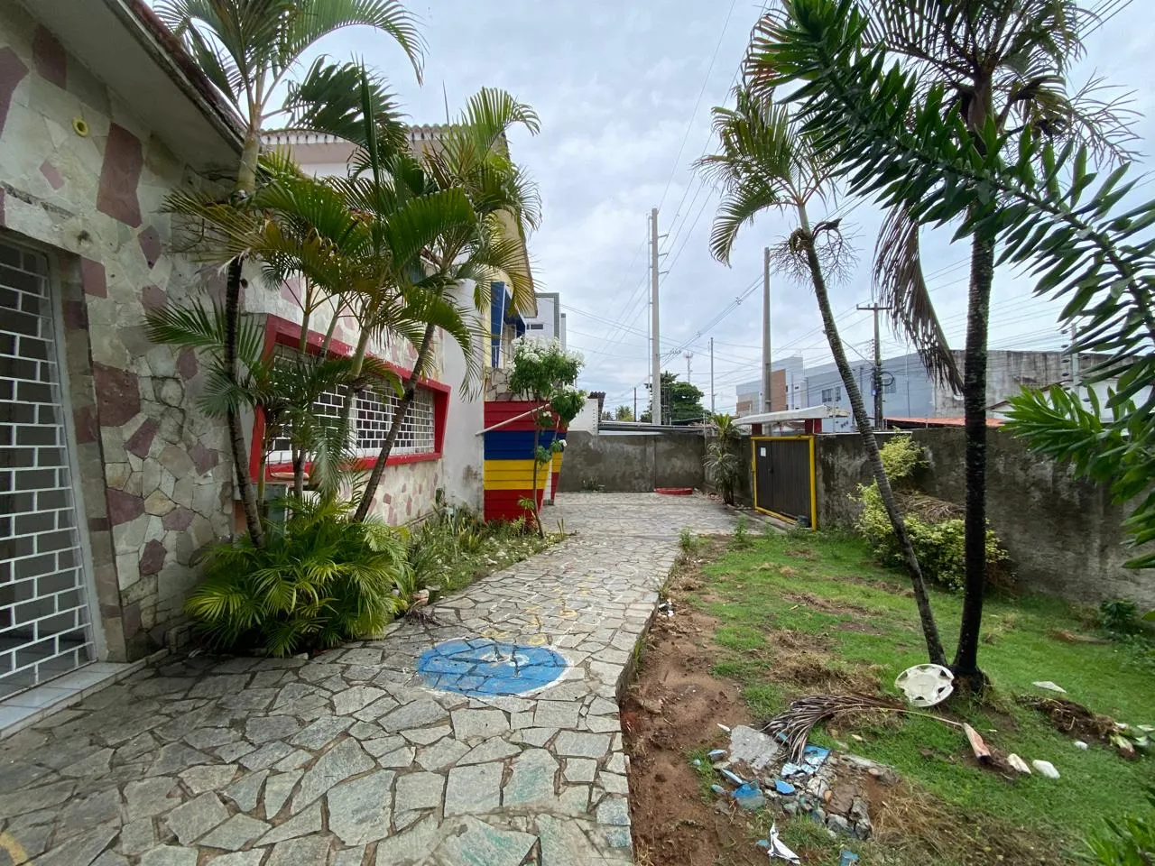 Unfurnished house with 5 bedrooms and 621 m² — photo 4