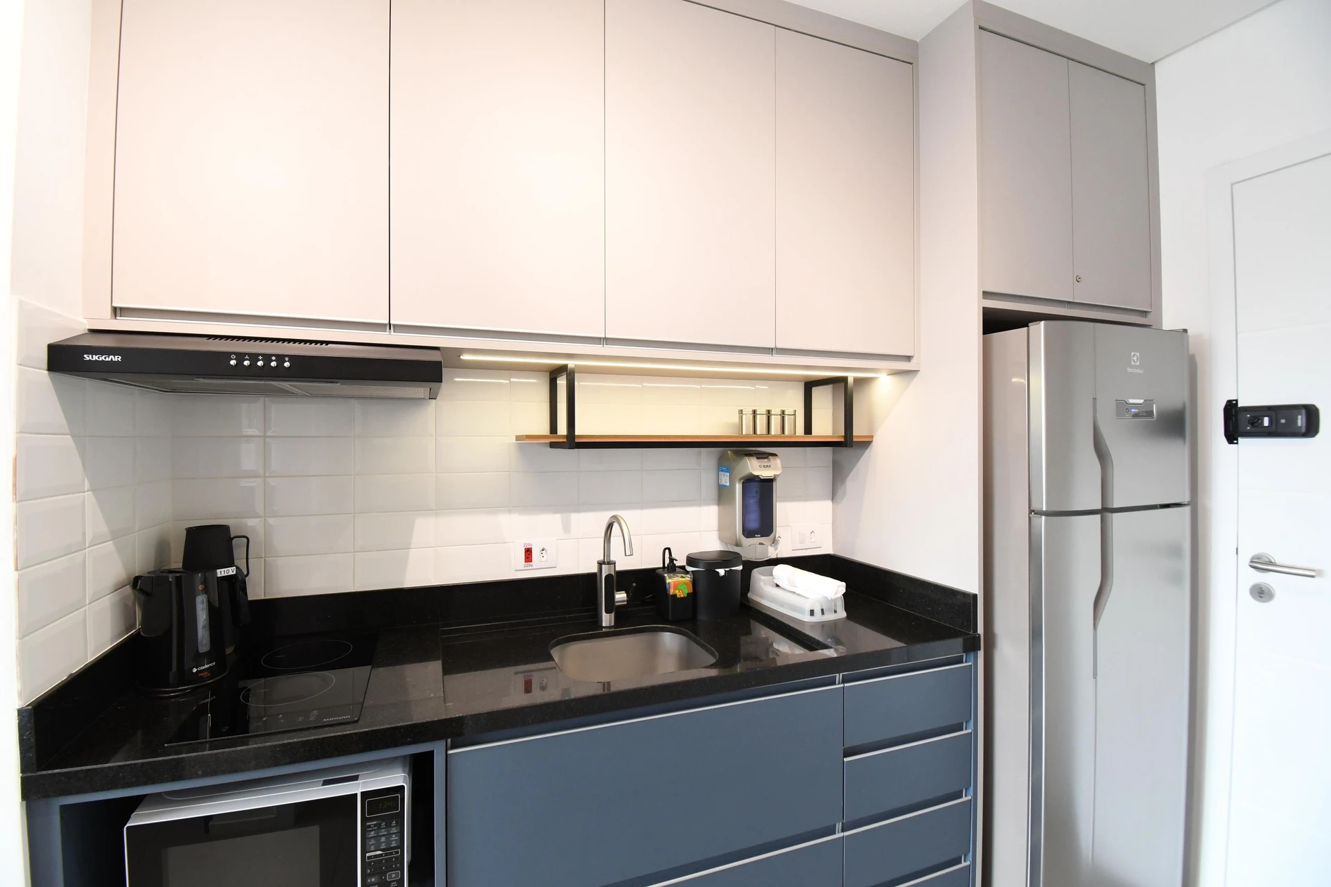 Furnished studio, 25 m², with floor-to-ceiling windows — photo 7