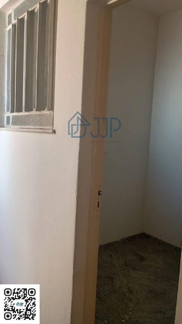 Unfurnished apartment with a closed kitchen and 2 bedrooms — photo 9