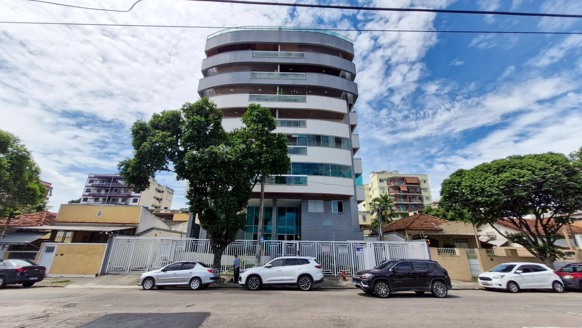 105 m² apartment with a home office and a washing machine — photo 67