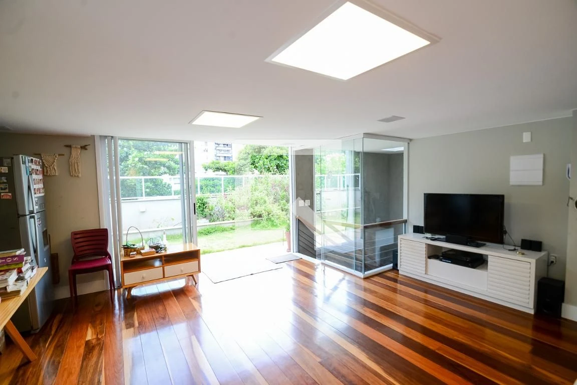 Furnished 4-bedroom apartment with 4 bathrooms — photo 28