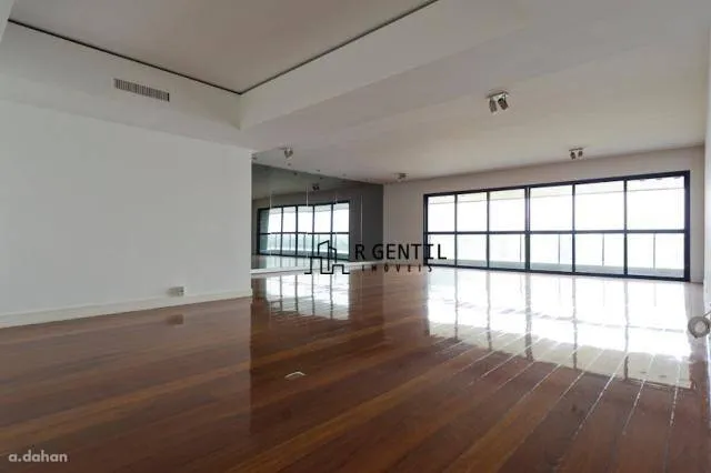 Apartment with 4 bedrooms and a balcony — photo 4