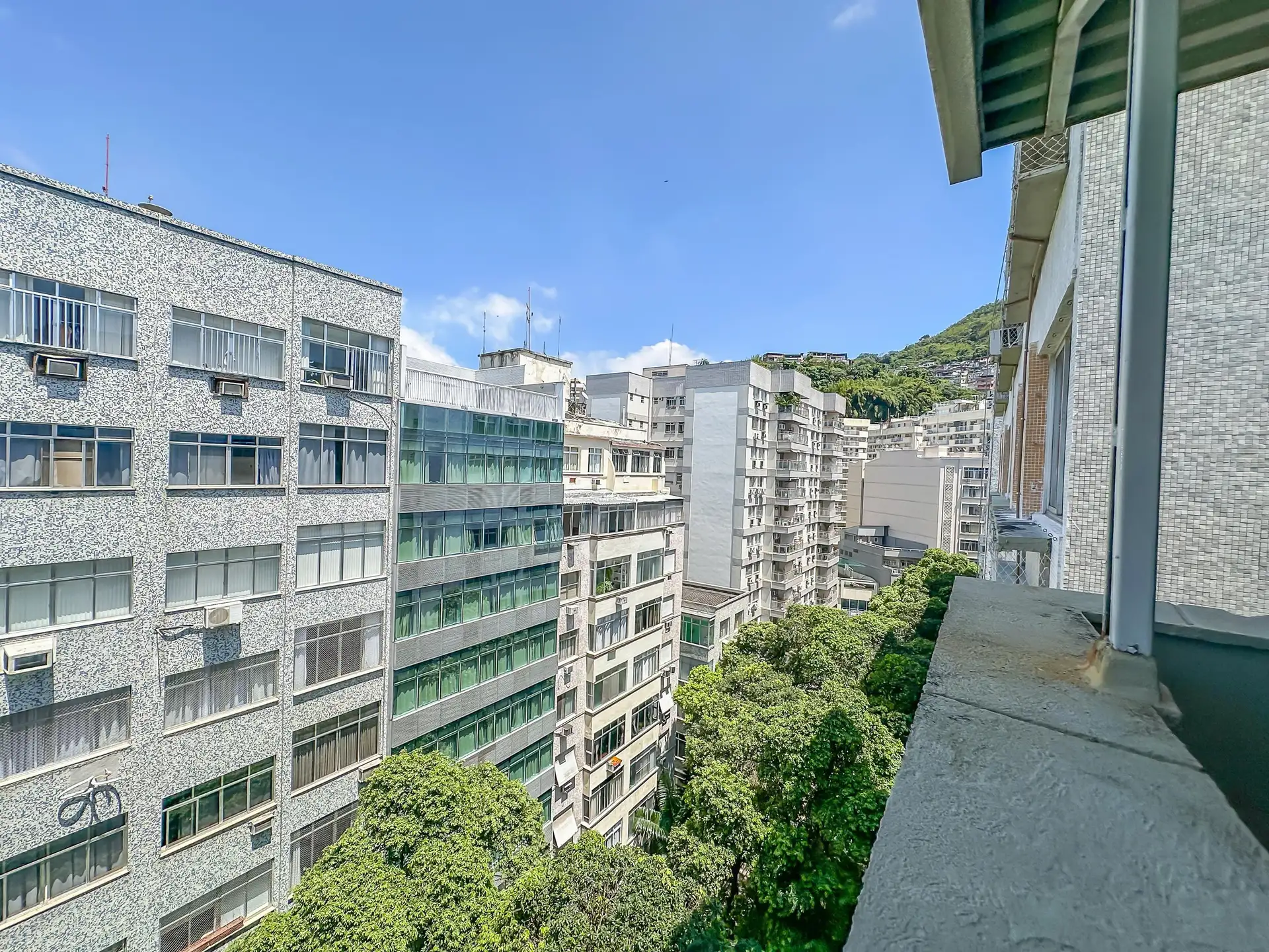 140 m² apartment with a jacuzzi and a bathtub — photo 66