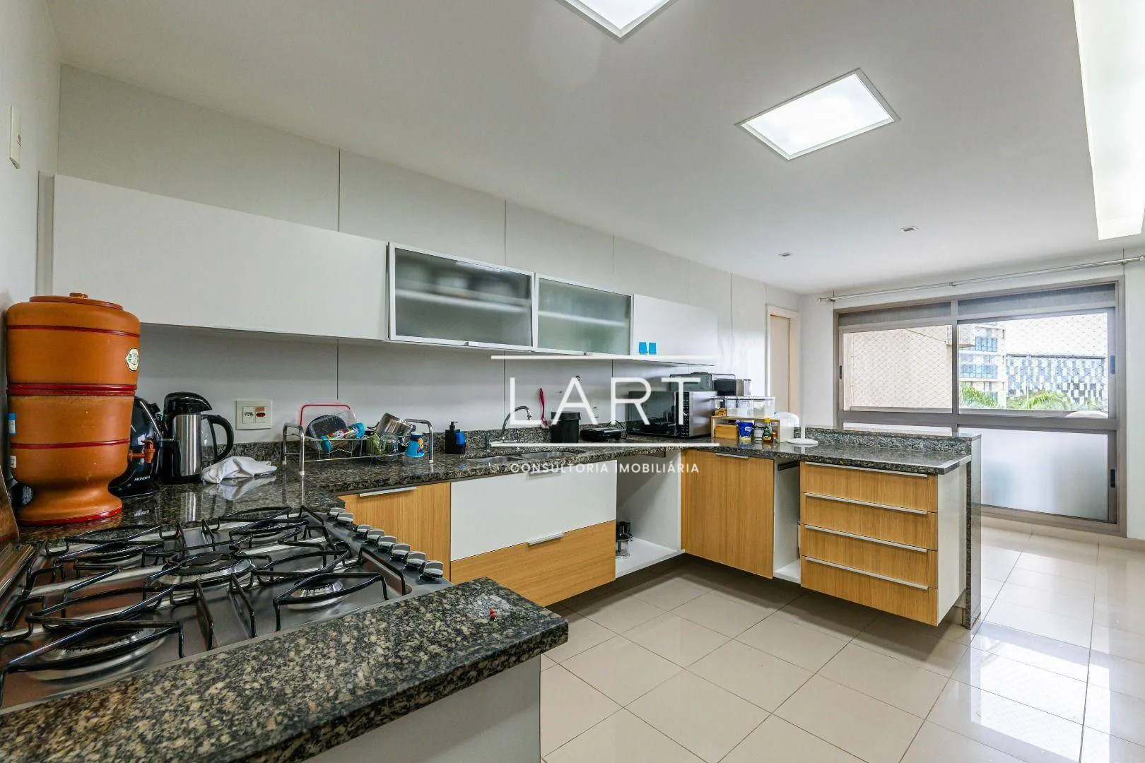 4-bedroom apartment with gas open-plan kitchen and 233 m² — photo 25