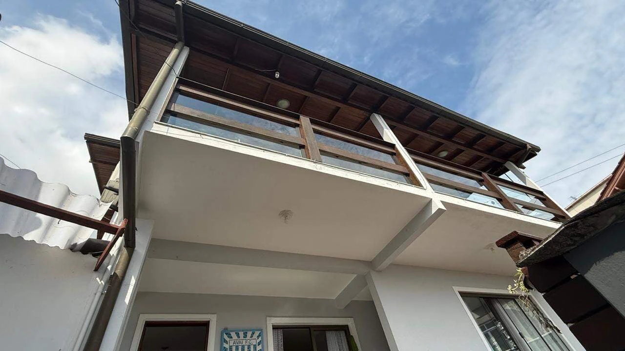 Ventanales de piso a techo y 3 dormitorios: casa de 60 m² — photo 9