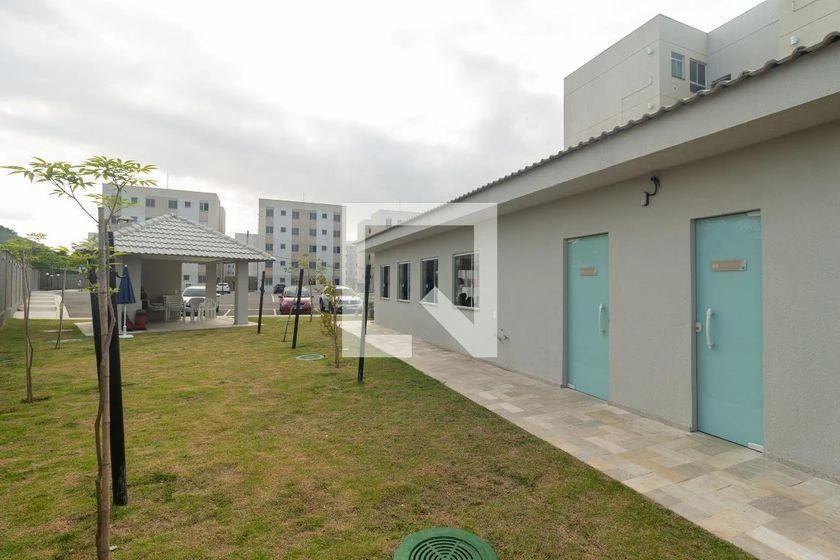 2-bedroom apartment in a building with a pool — photo 37