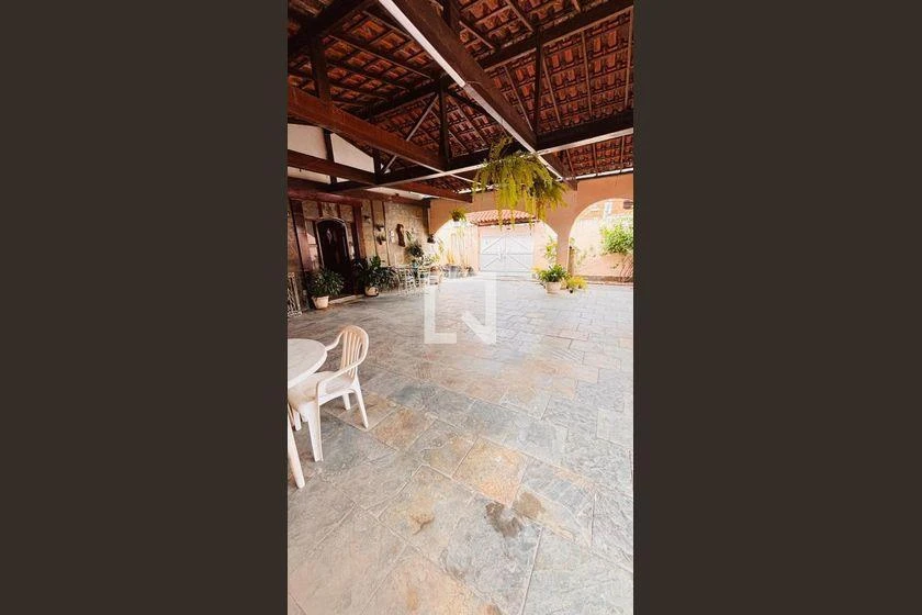 608 m² house with 7 bedrooms and 3 en-suites — photo 17