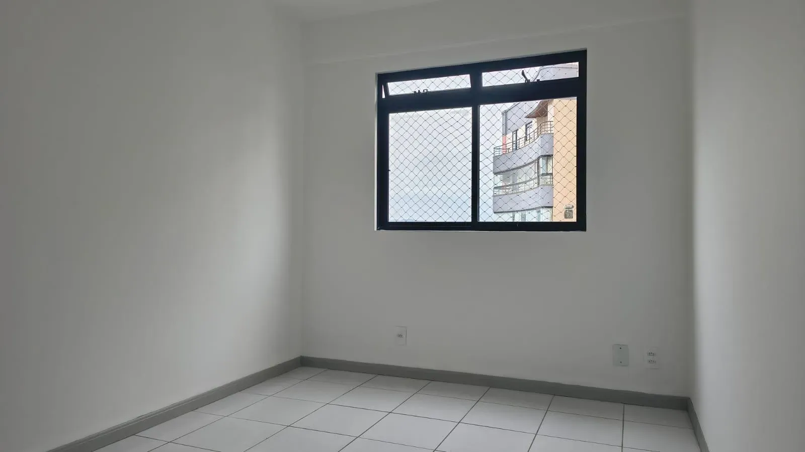 Apartment with balcony barbecue, 104 m² — photo 44