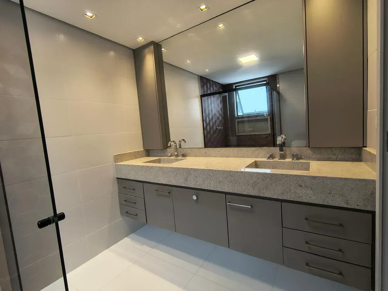 Casa com 4 quartos, 5 banheiros e 3 vagas — photo 32
