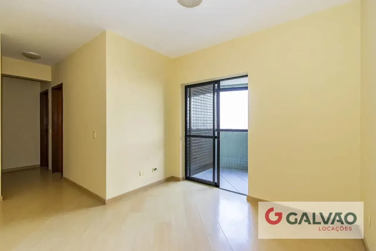 Balcony with a grill in a 3-bedroom apartment, 87 m² — photo 13