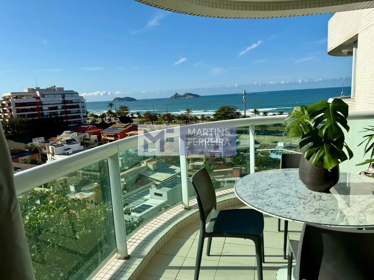 Furnished studio with balcony and open-plan kitchen — photo 3