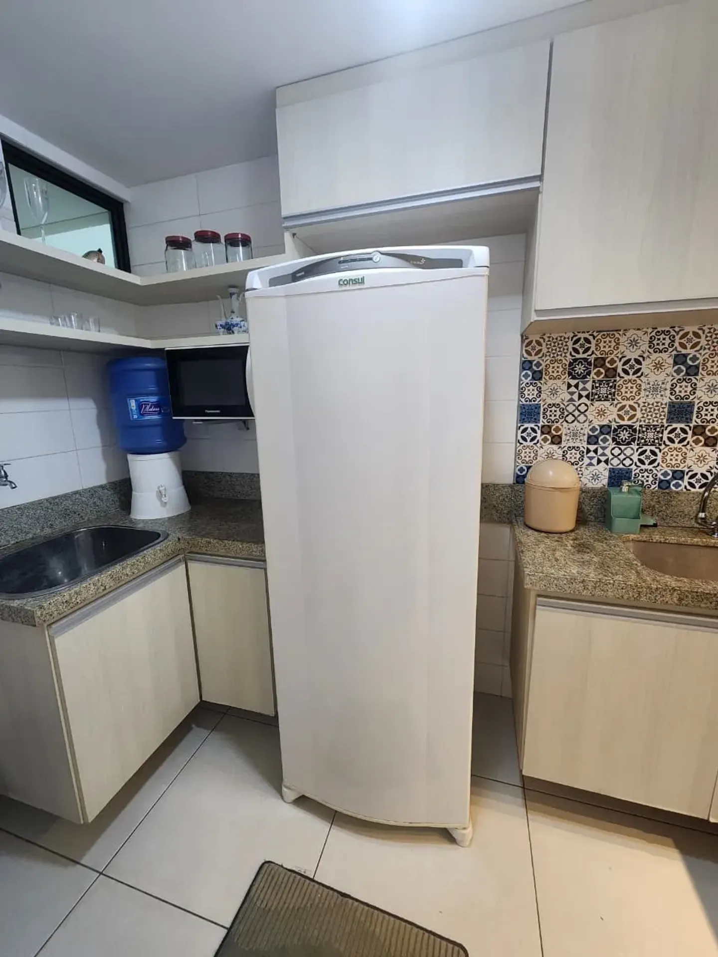 Furnished 2-bedroom apartment with city view — photo 2