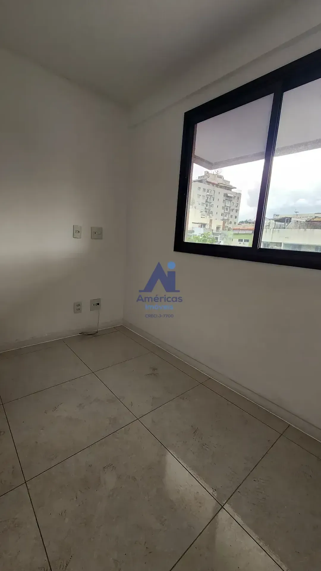 Unfurnished apartment with 3 bedrooms and 2 bathrooms — photo 42