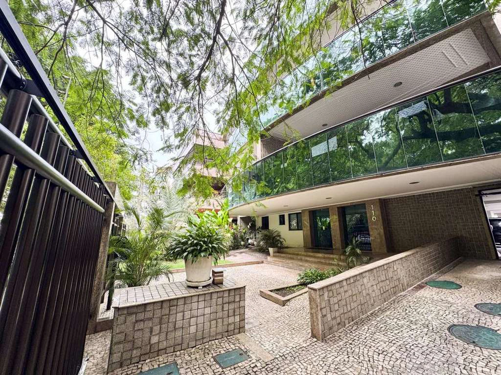 Top-floor apartment with 3 en-suites and 4 baths — photo 26