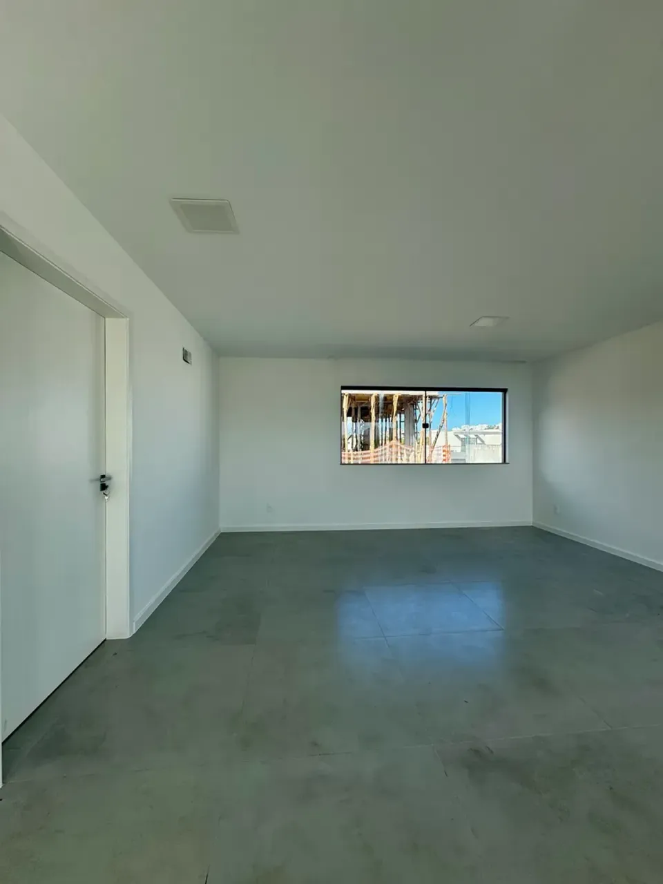 4-bedroom house with open-plan kitchen and 5 bathrooms — photo 18