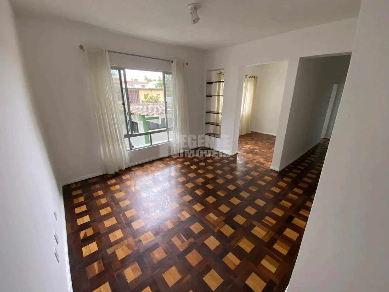 Wood or laminate floors in a 2-bedroom apartment, 80 m²