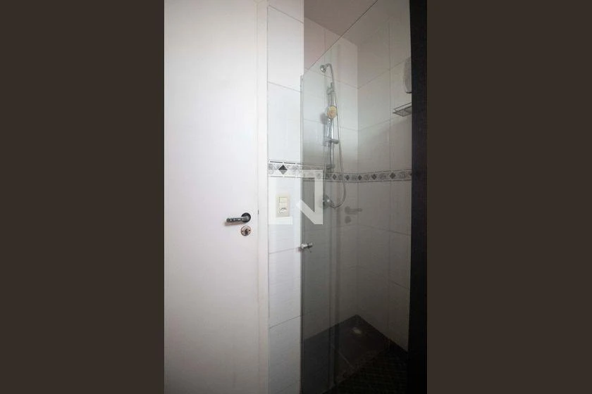 Apartamento de 120 m² com box de vidro no banho — photo 40
