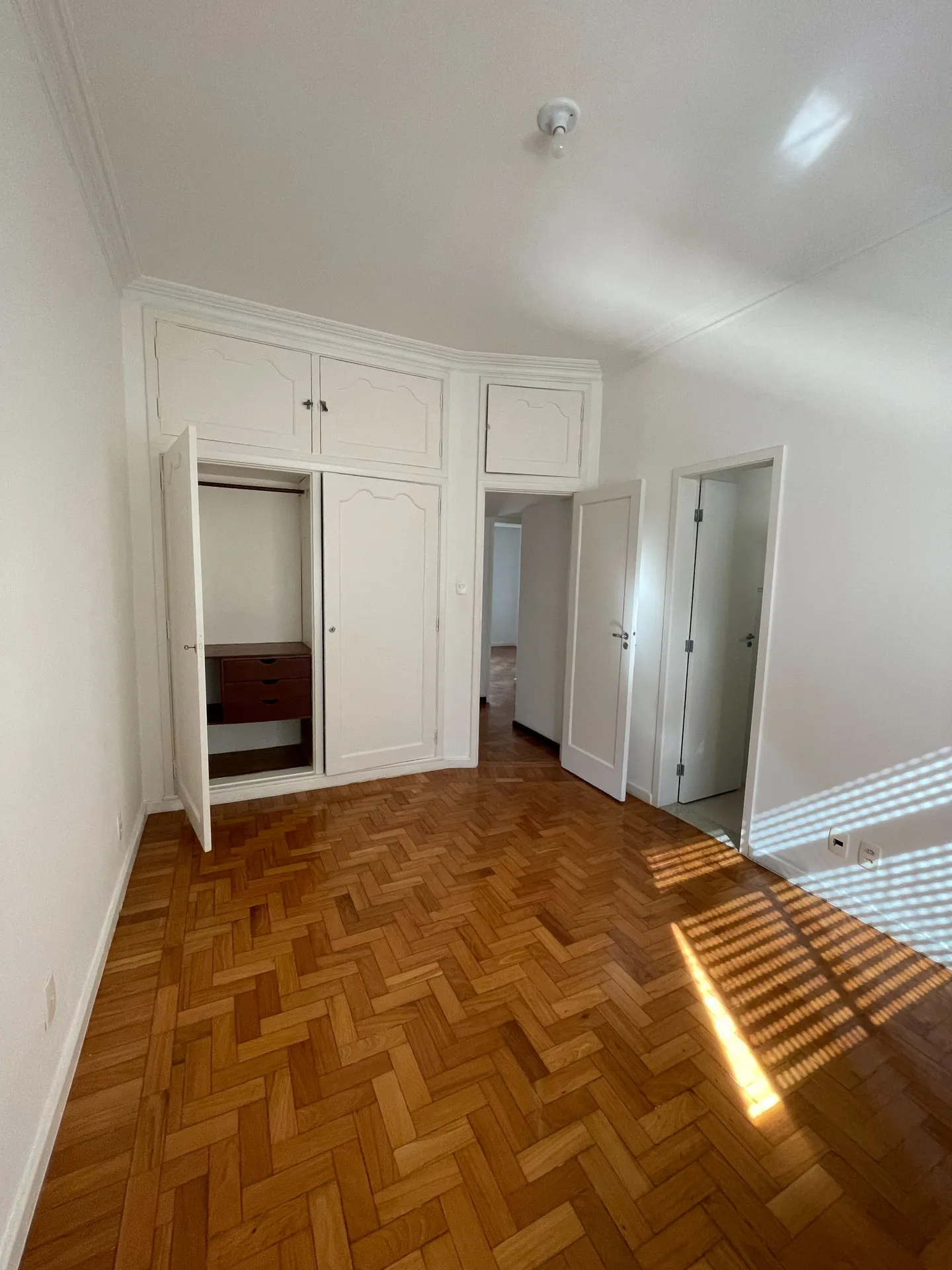 Apartment with open-plan kitchen, 3 bedrooms and parking — photo 21