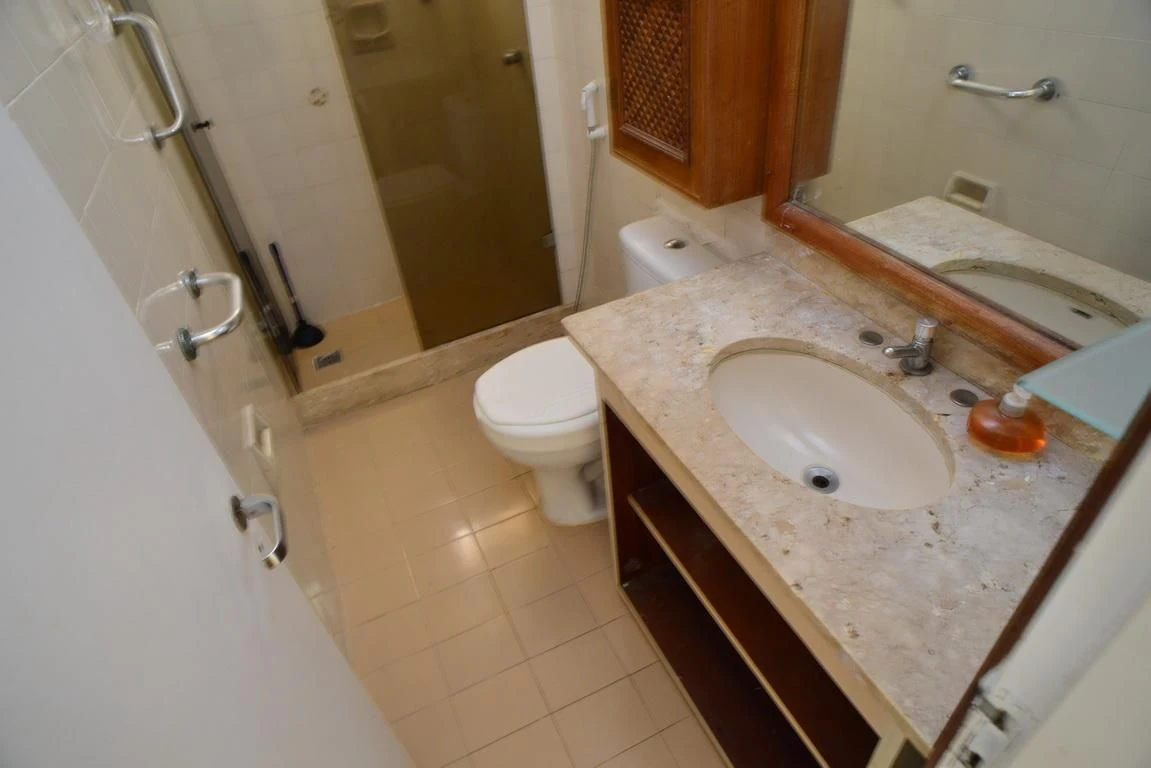 Квартира з 3 спальнями та власними ванними і балконом — photo 17
