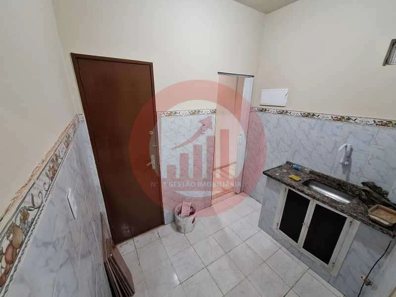 Apartment with wood floors and 2 bedrooms — photo 24