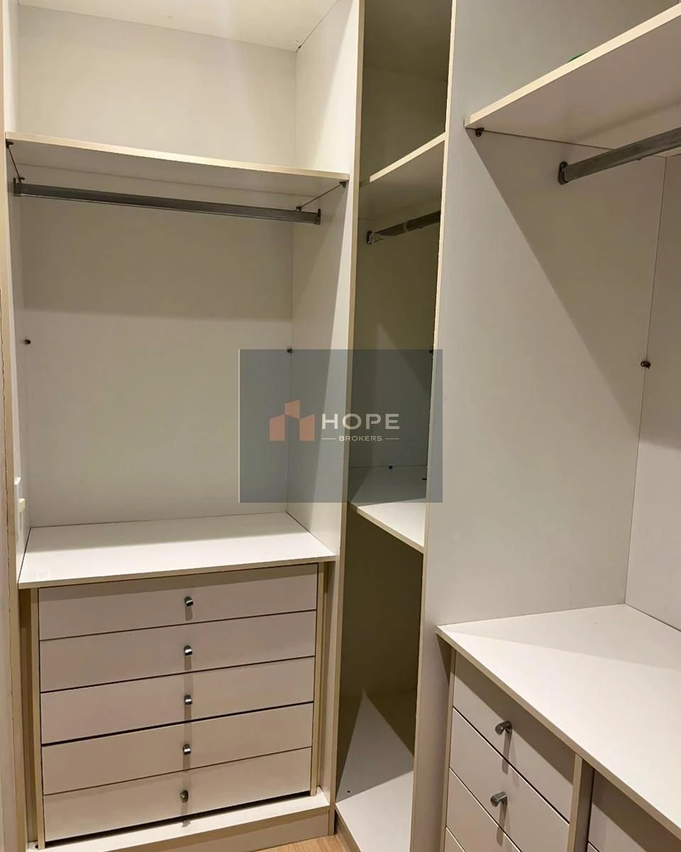 3-bedroom apartment with a walk-in closet — photo 9