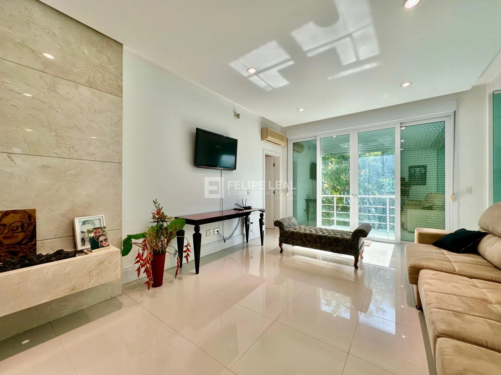 Casa en alquiler con 7 dormitorios y 5 baños, 612 m² — photo 14