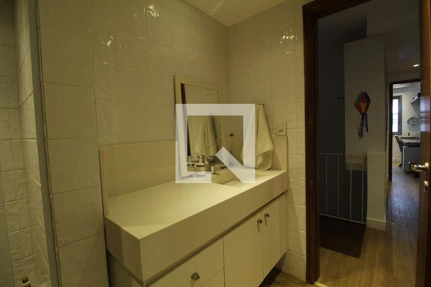 Furnished 4-bedroom apartment with 245 m² and glass balcony — photo 34