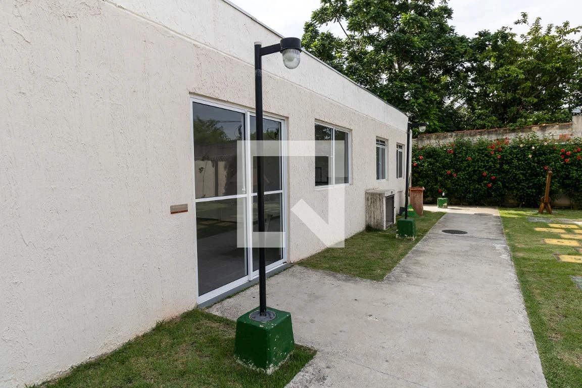 Apartamento com 2 quartos e área de serviço com tanque — photo 21