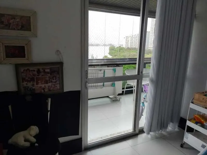 Furnished 3-bedroom apartment with glass balcony — photo 4