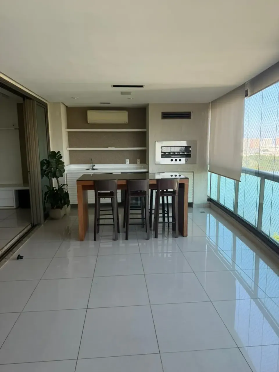Apartamento de 4 quartos com cozinha americana e 231 m² — photo 2