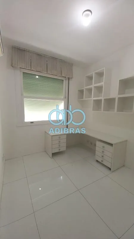 86 m² apartment with a home office and a walk-in closet — photo 18