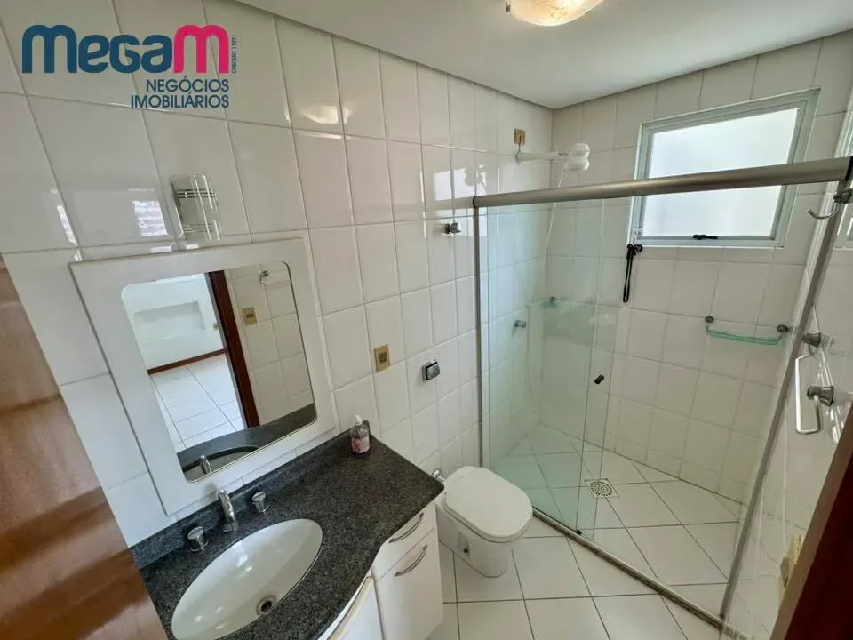 Bathtub in a 4-bedroom apartment, 132 m² — photo 15