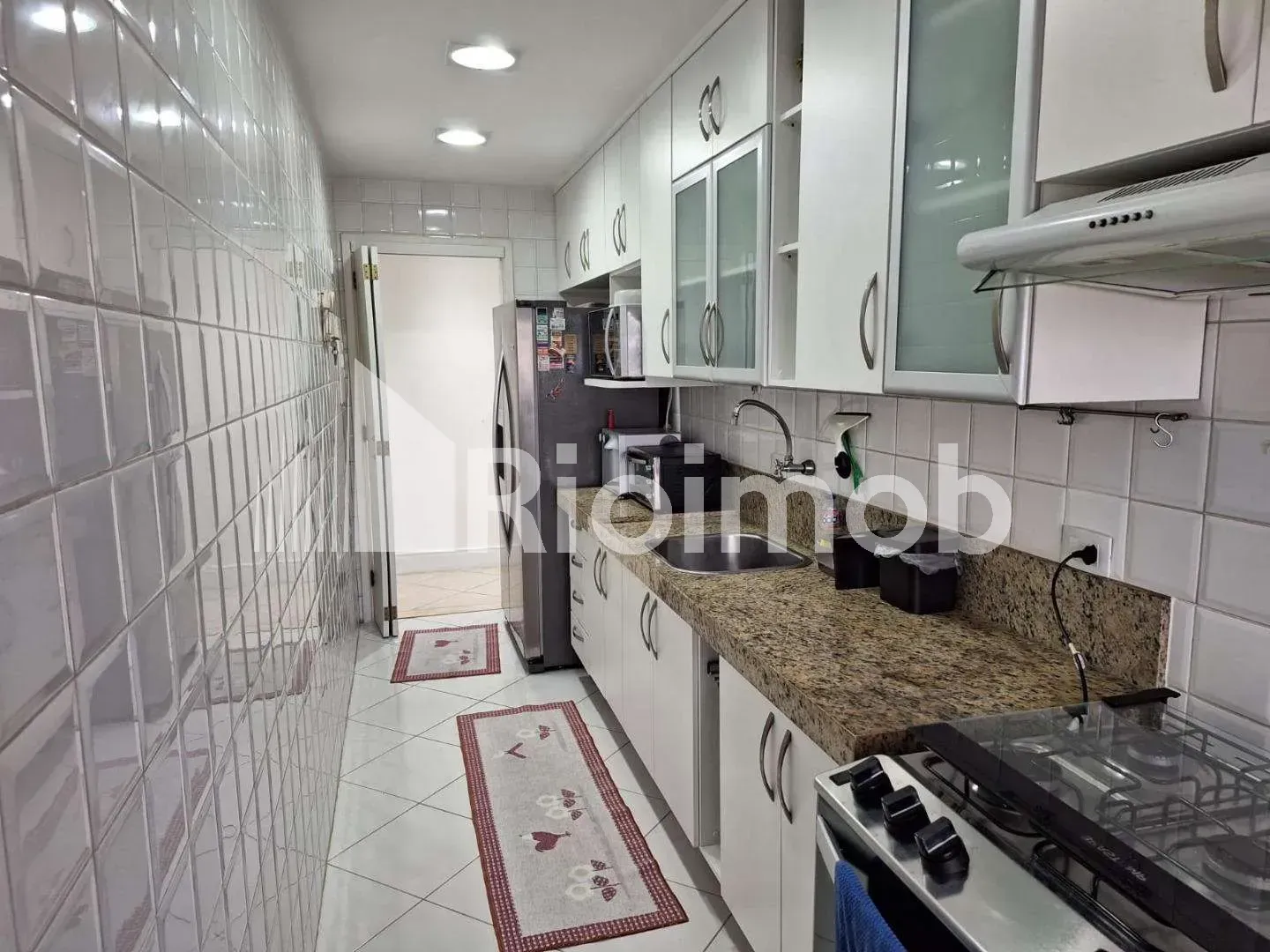 3-bedroom duplex with a glass-enclosed balcony — photo 29