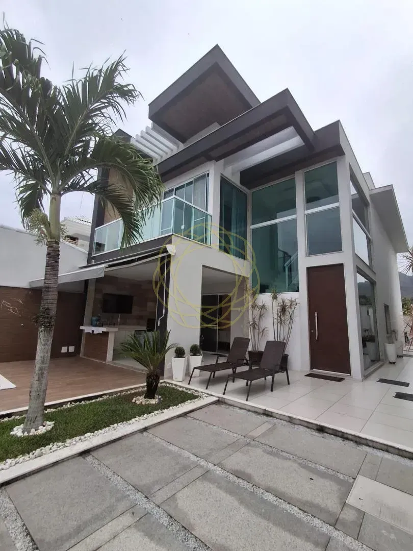 Furnished house with 4 bedrooms and 5 bathrooms