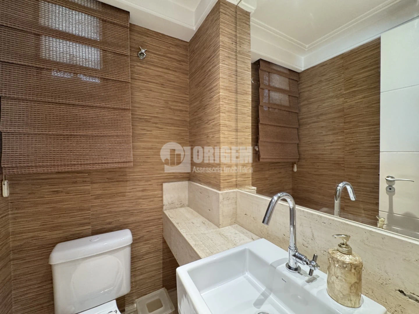 2-bedroom apartment with a bathtub in Curitiba — photo 18