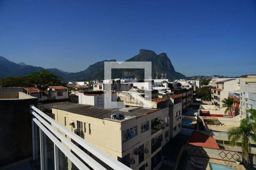 Top-floor rental with 4 bedrooms and 200 m² — photo 45