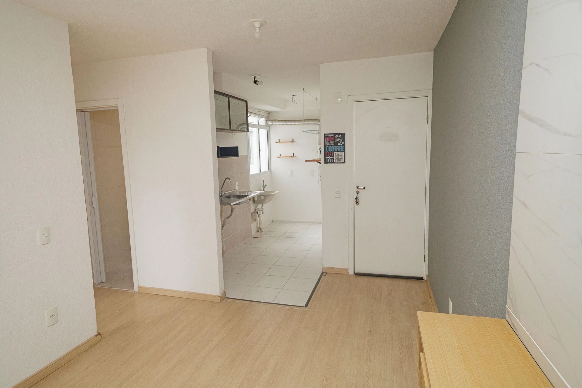 Apartamento para alugar com 2 quartos e 1 banheiro