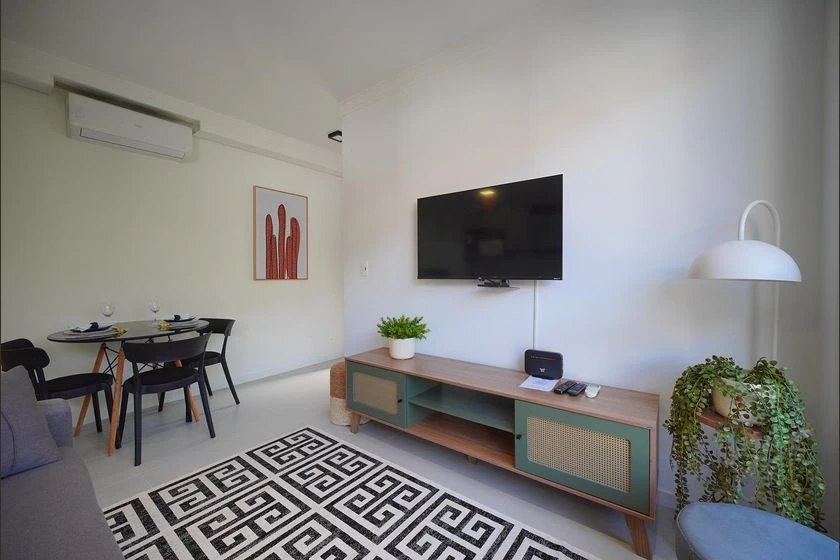 Apartamento amueblado de 1 dormitorio con vista a montañas — photo 7